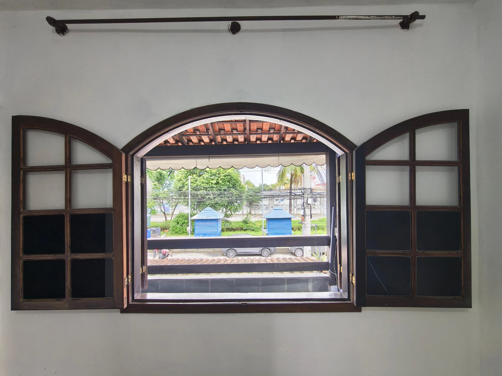 2-bedroom house with floor-to-ceiling windows — photo 34