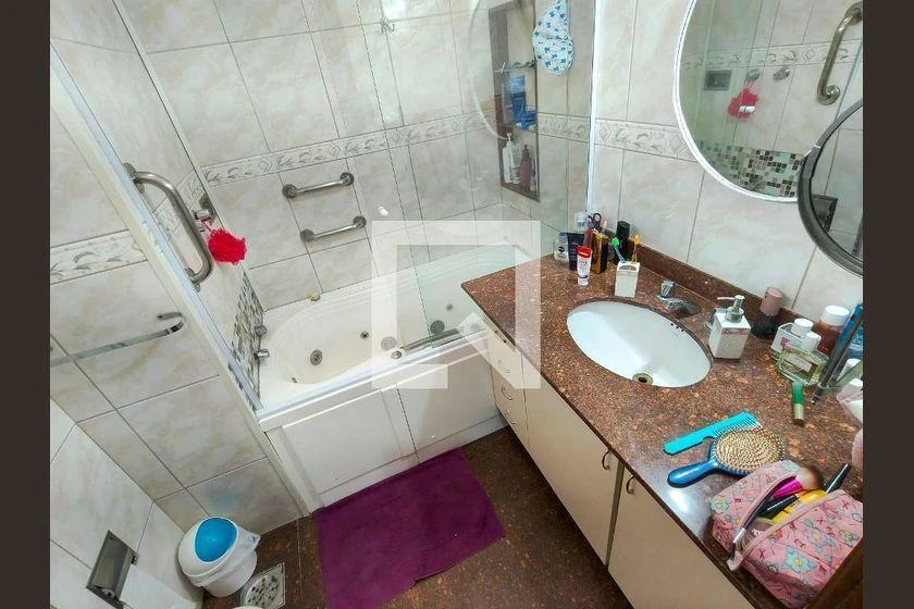 Glass-enclosed balcony in a 3-bedroom apartment, 107 m² — photo 20