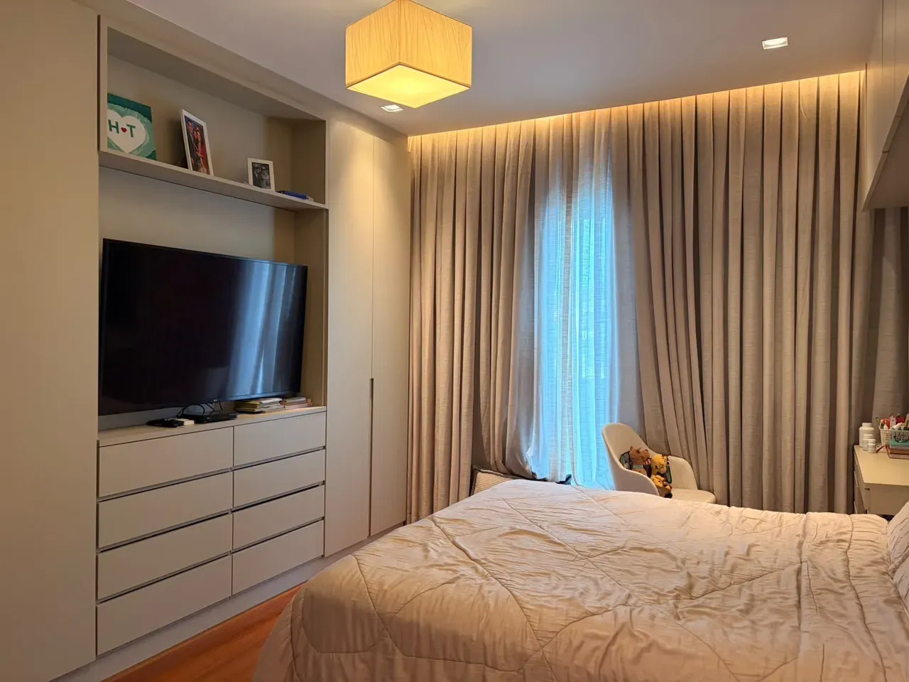 373 m² house with a home office and a grill on the balcony — photo 37