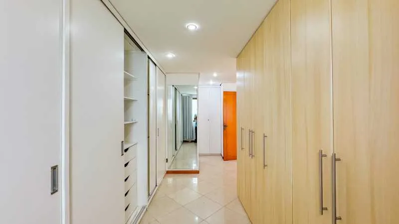 Furnished apartment, 300 m², with a glass-enclosed balcony — photo 20
