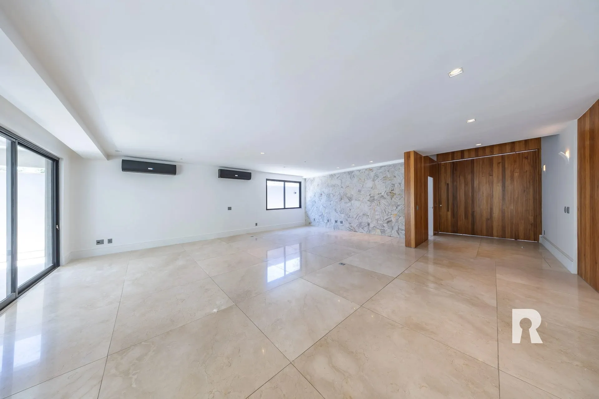 Furnished house, 694 m², with a jacuzzi — photo 18