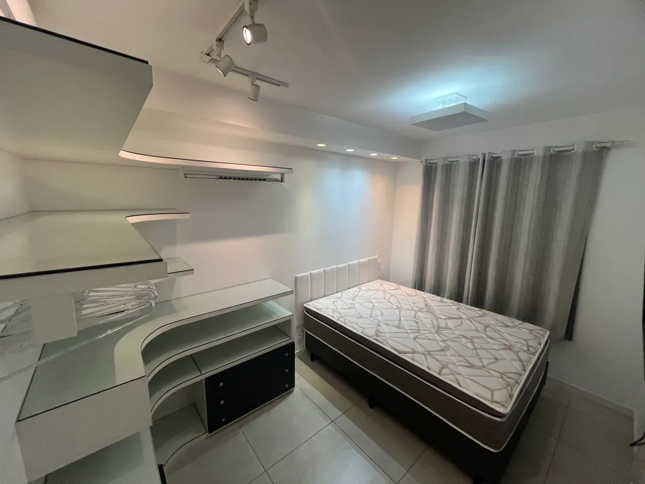 Мебльована квартира 46 м² з 1 спальнею-сюїтом — photo 13