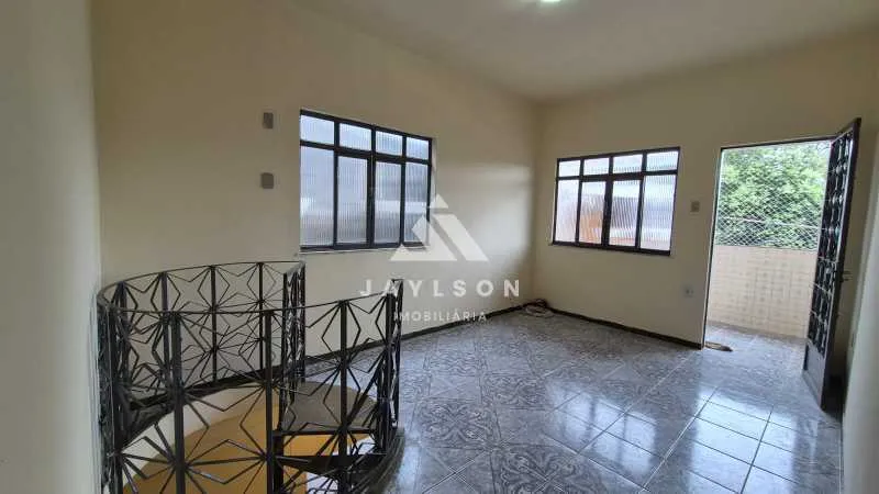 Unfurnished 1-bedroom apartment with a closed kitchen — photo 20