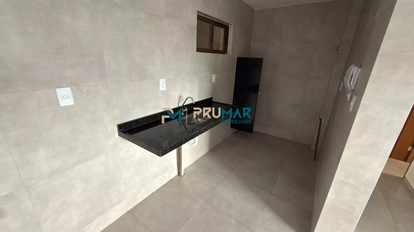 2-bedroom apartment in a building with a gym — photo 4