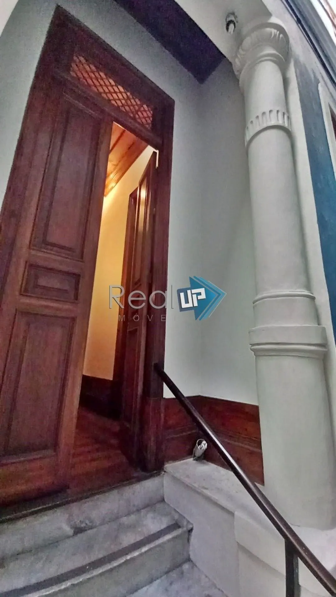 Colonial-style house with 3 bedrooms and a balcony — photo 72