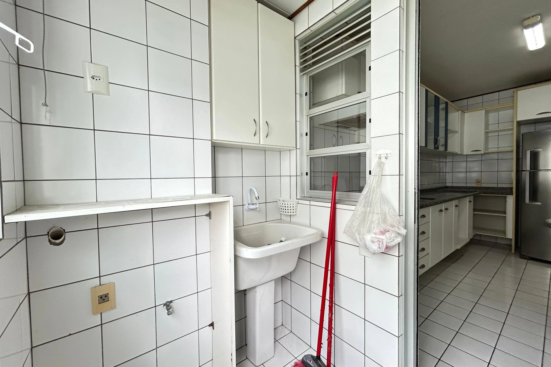 3-bedroom apartment in a building with a gym — photo 38