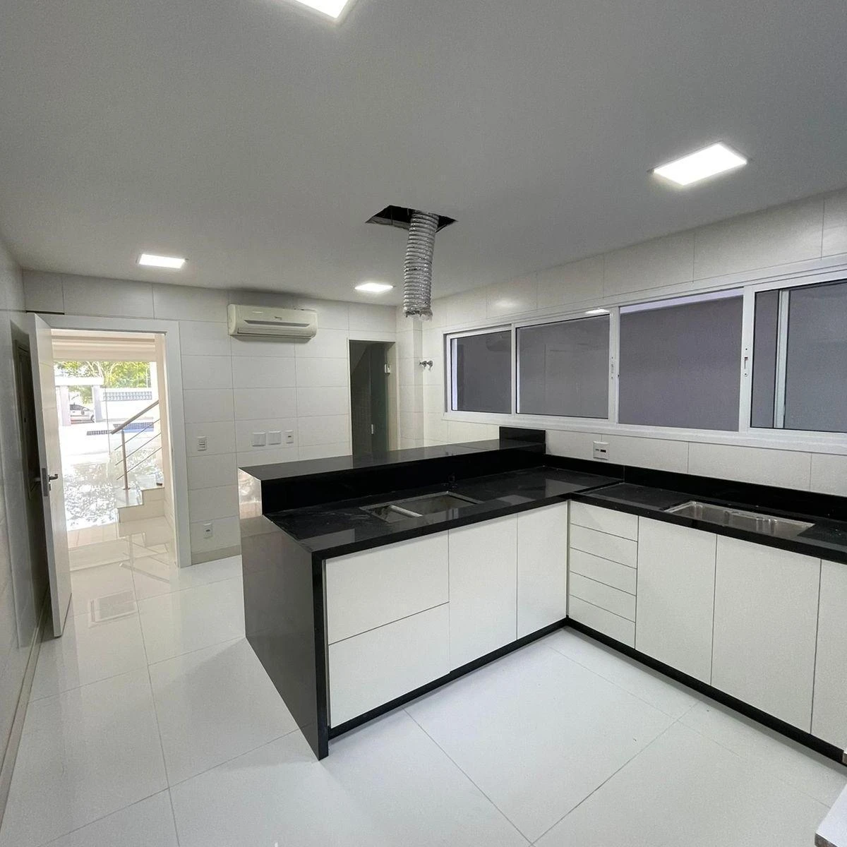 House with 5 en-suite bedrooms and 400 m² — photo 2