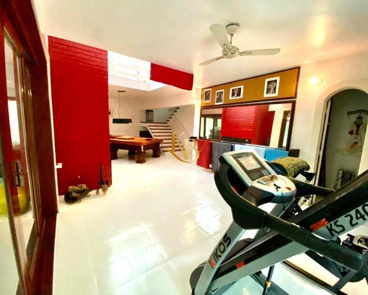 Furnished 350 m² house with 4 bedrooms and a balcony — photo 13