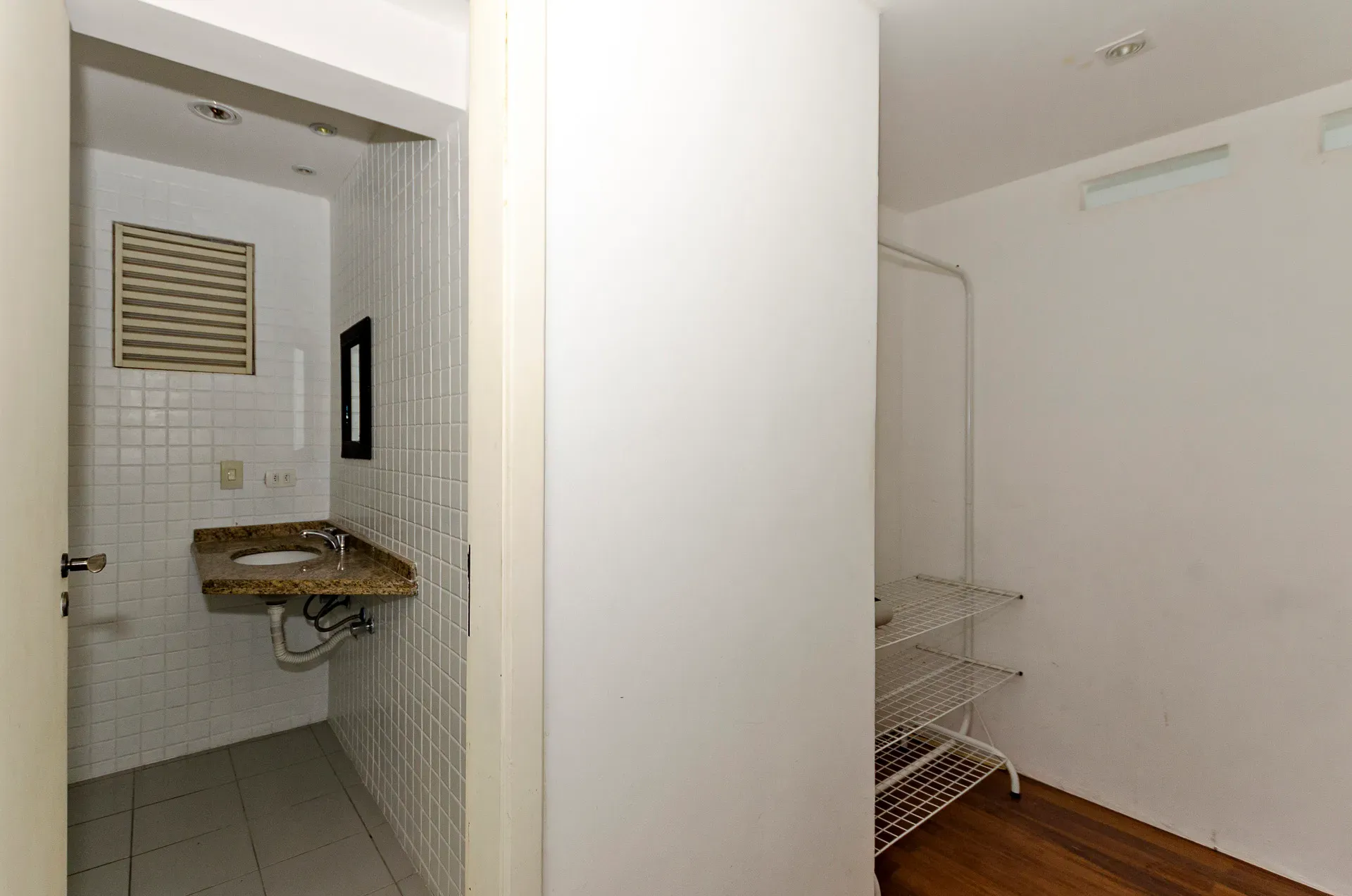 90 m² loft with 1 parking spot and suite — photo 18