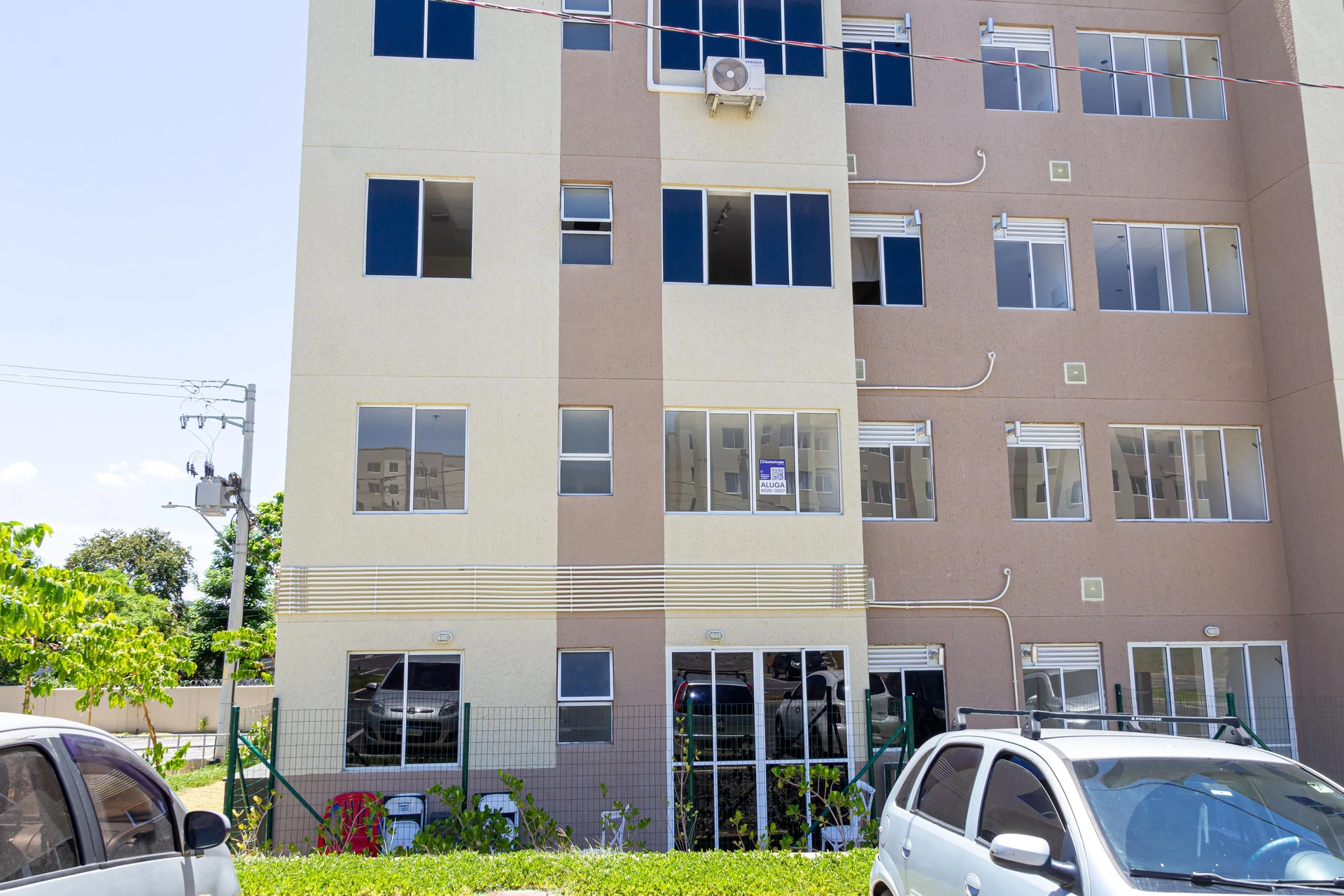 2-bedroom apartment in a building with a pool — photo 84