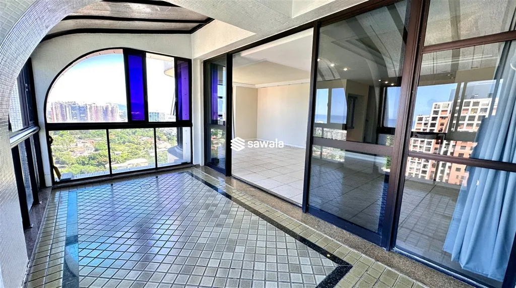 210 m² apartment with 3 bedrooms and 5 bathrooms — photo 10