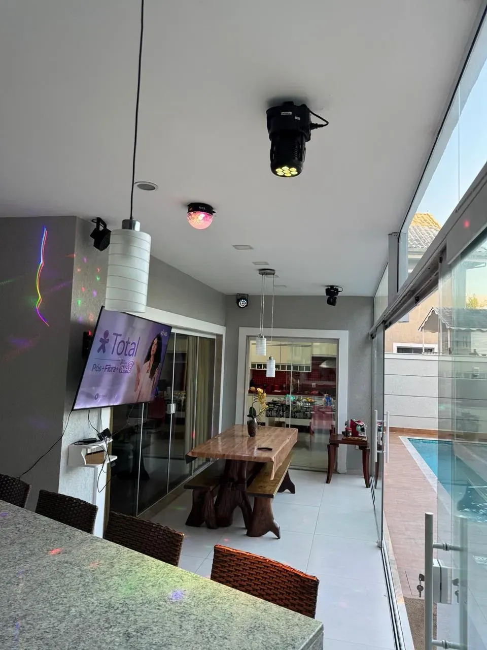 Furnished triplex home with 5 bedrooms and 5 bathrooms — photo 6