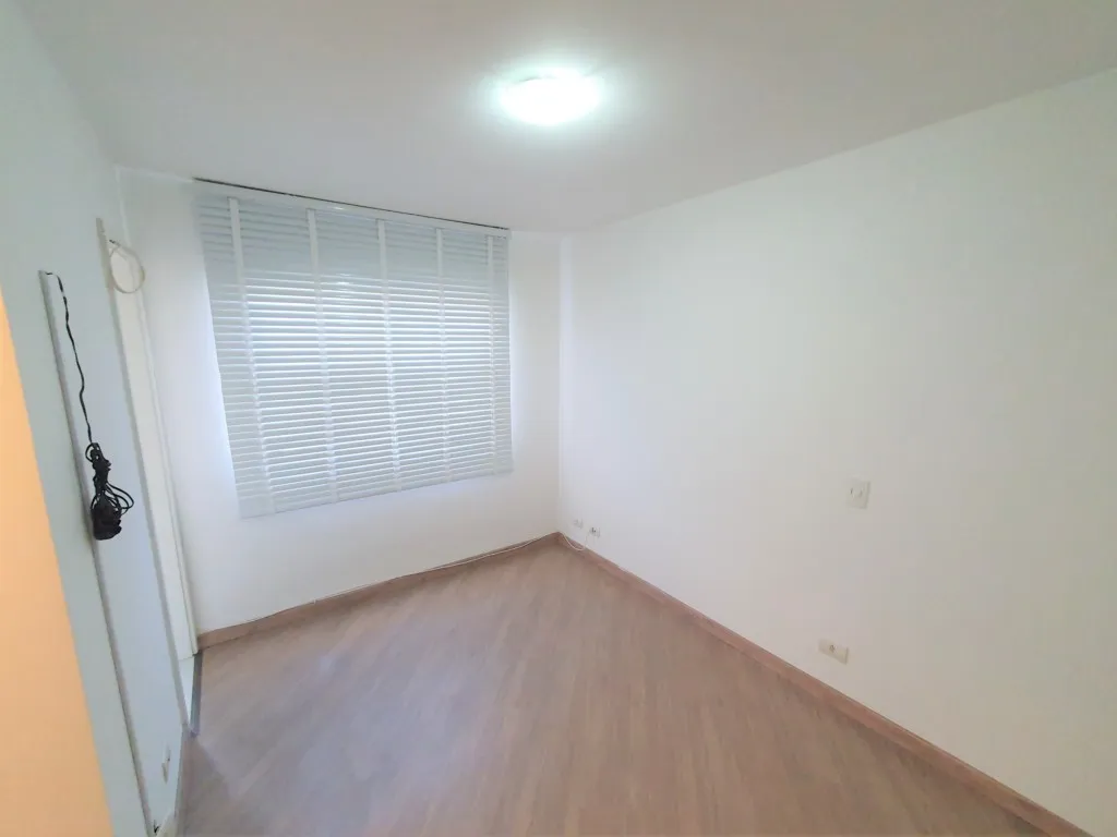 Apartamento de 2 quartos com cozinha fechada e fogão a gás — photo 16
