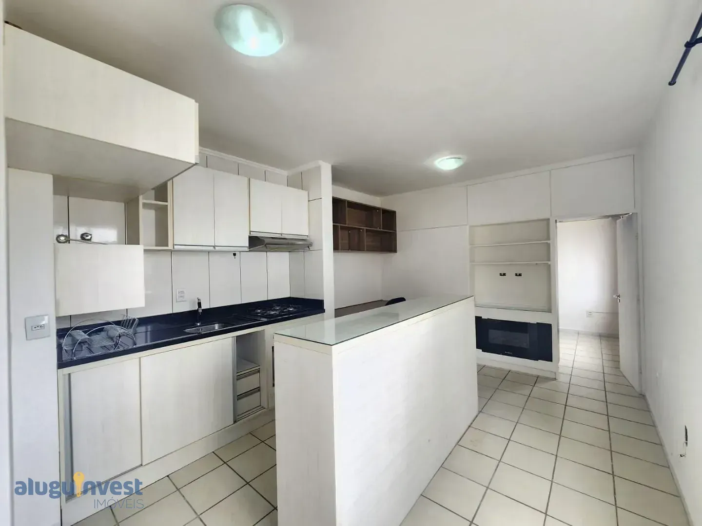 One-bedroom apartment in a building with a gym — photo 2