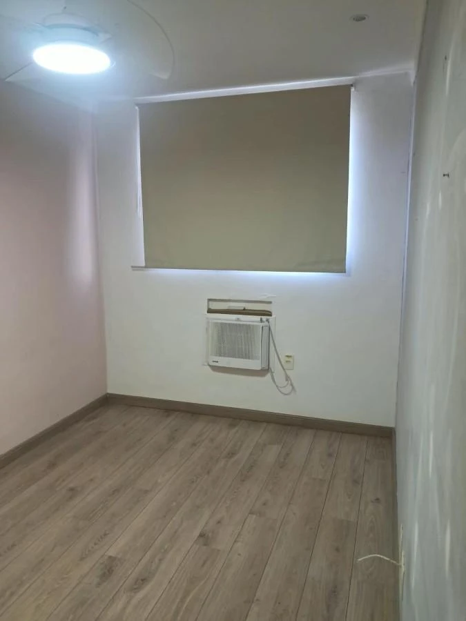 Apartment, 48 m², with wood or laminate floors — photo 2