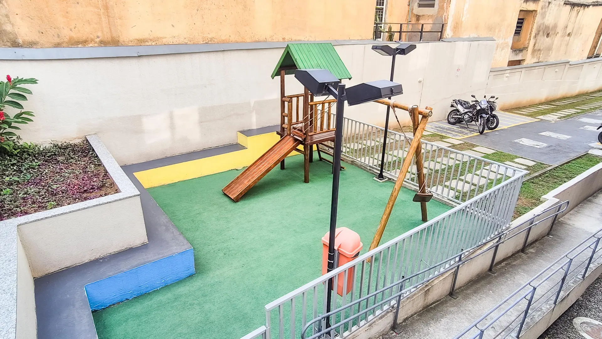 2-bedroom apartment with 1 bathroom and 1 parking spot