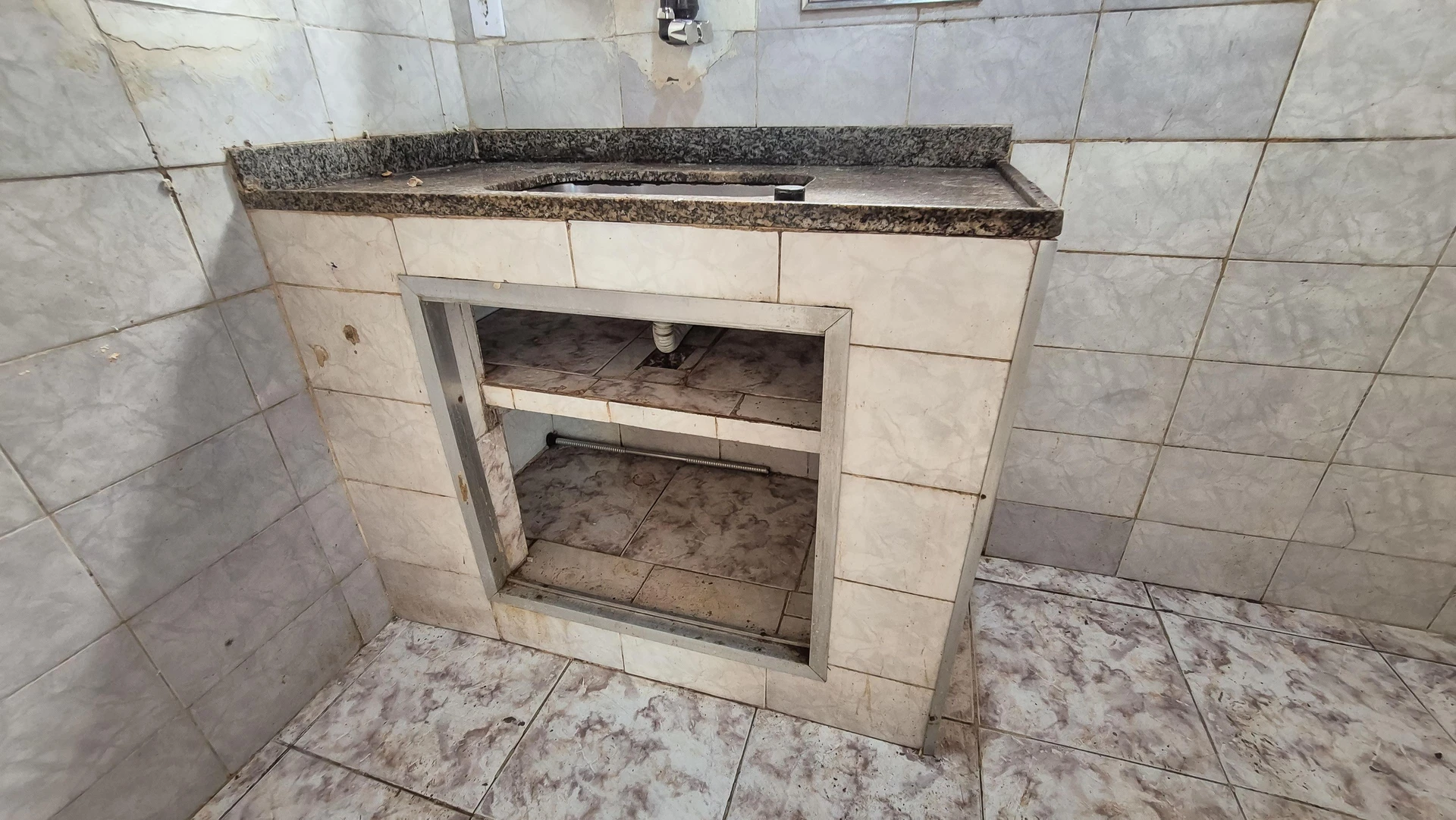 Невмебльована квартира з 2 спальнями та компактною кухнею — photo 15