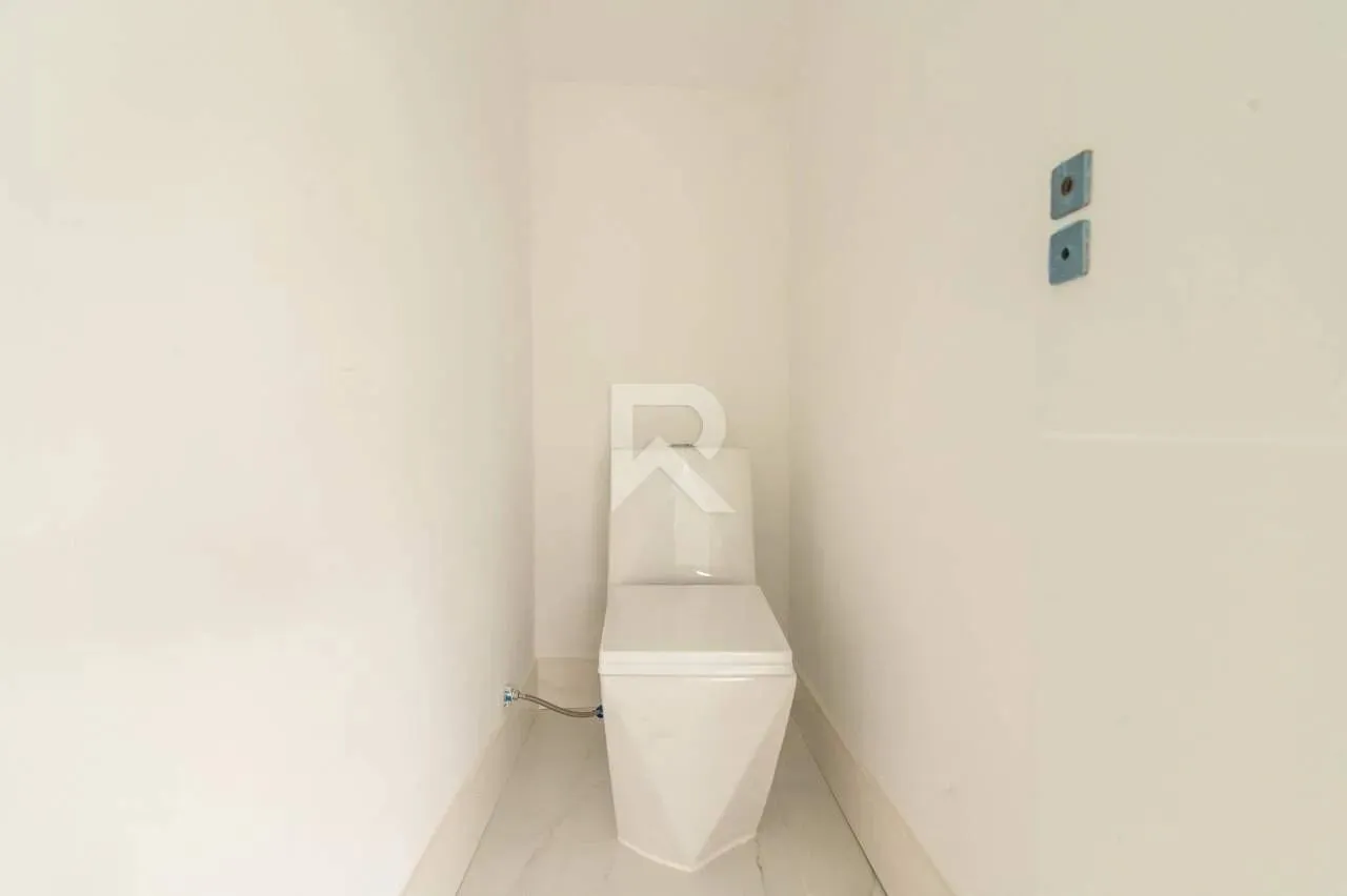 Two-level house with 3 en-suite bedrooms and 2 spots — photo 8