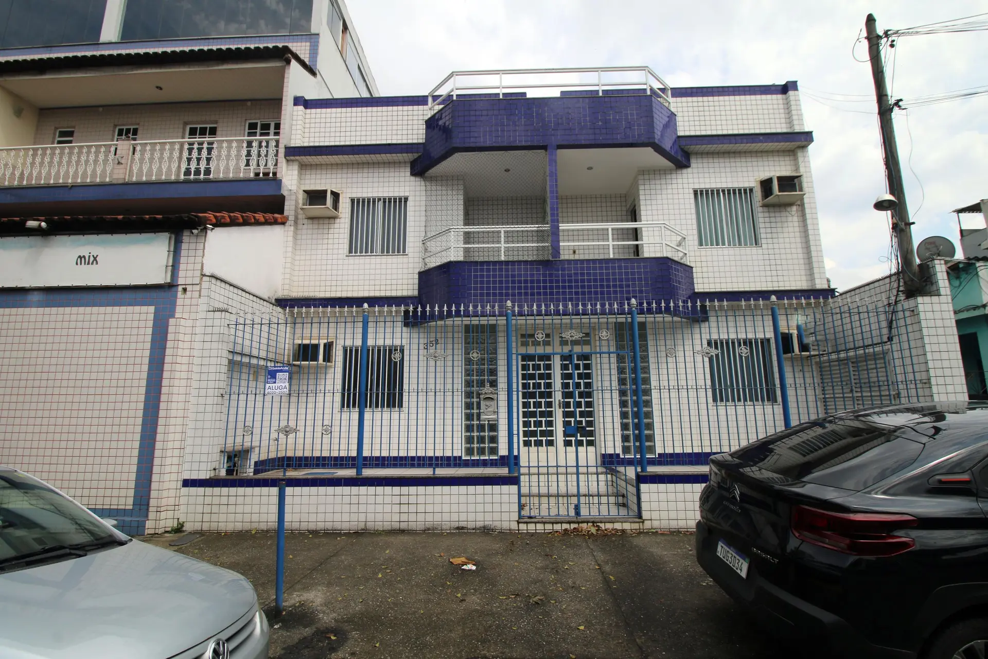 1-bedroom apartment with a balcony and laundry area — photo 24