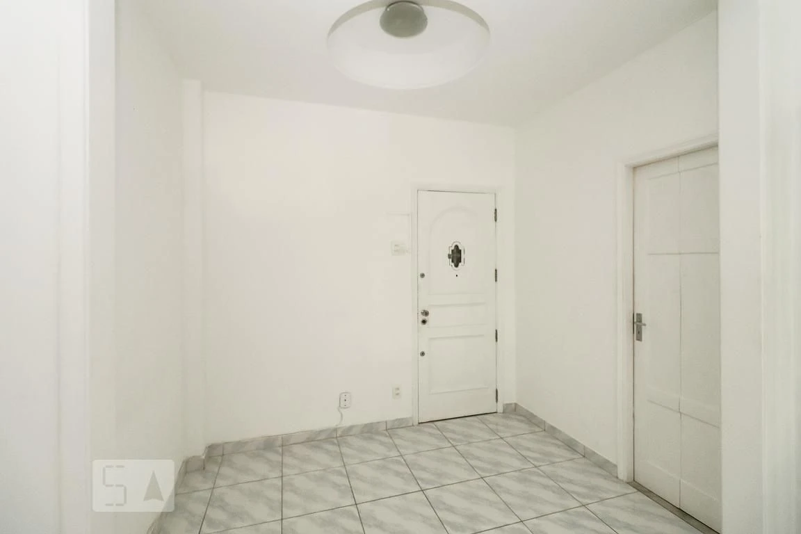 Apartamento de 1 quarto com piso de cerâmica e armários embutidos — photo 17