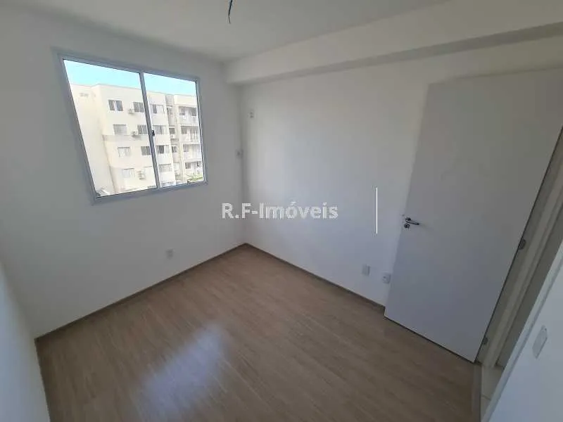 2-bedroom apartment with a glass-enclosed shower — photo 13