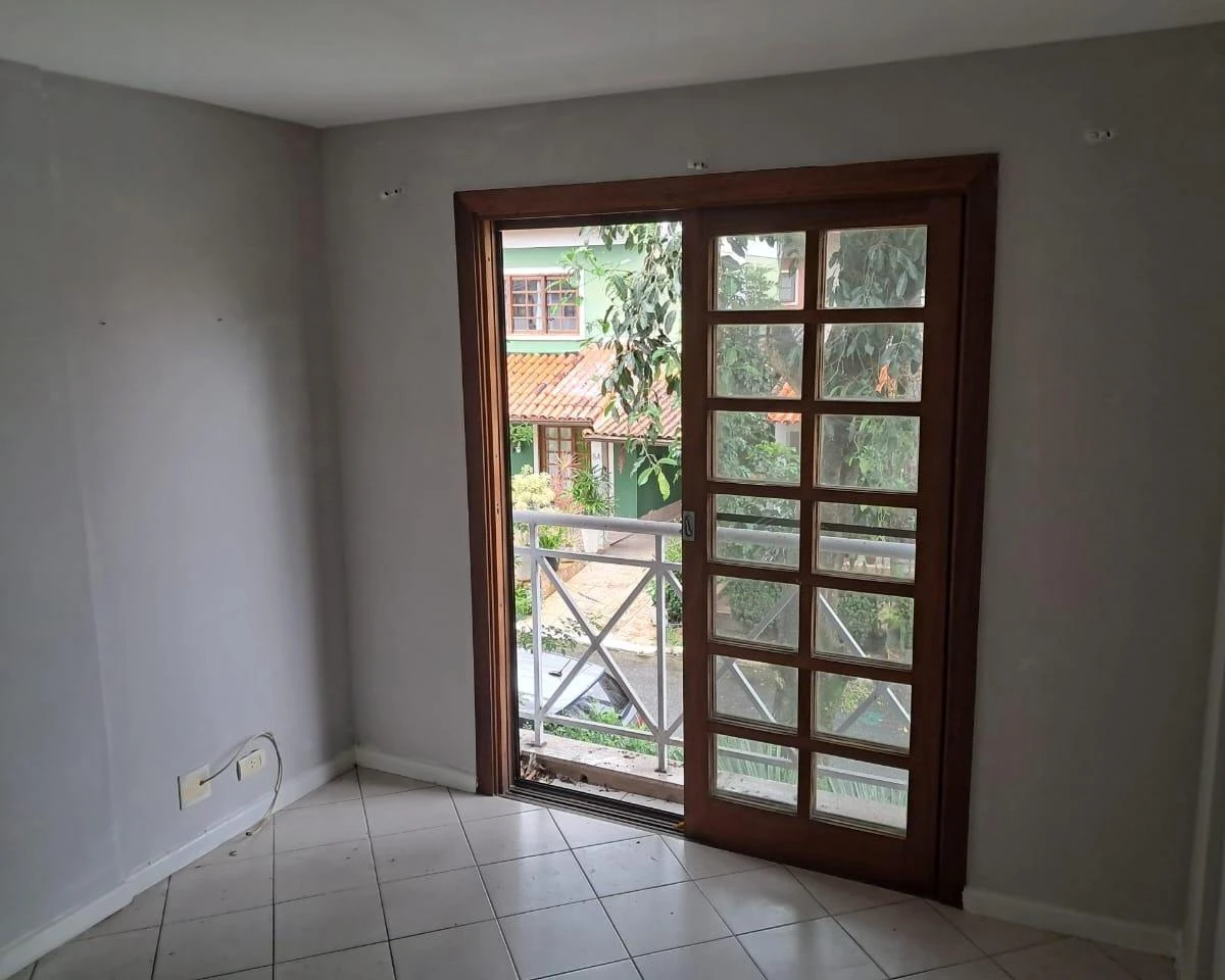 Duplex house with 4 bedrooms and an enclosed kitchen — photo 29