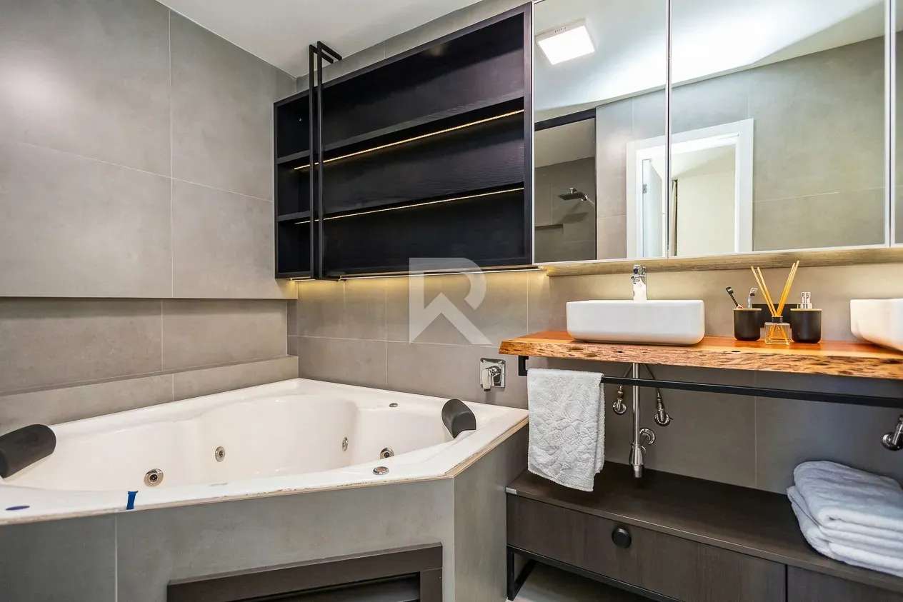 House with 3 bedrooms and private pool — photo 32