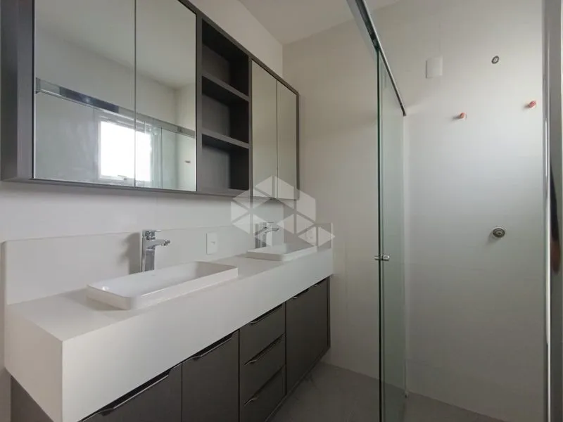 Casa con 4 suites y 184 m²; 2 plazas y balcón — photo 25