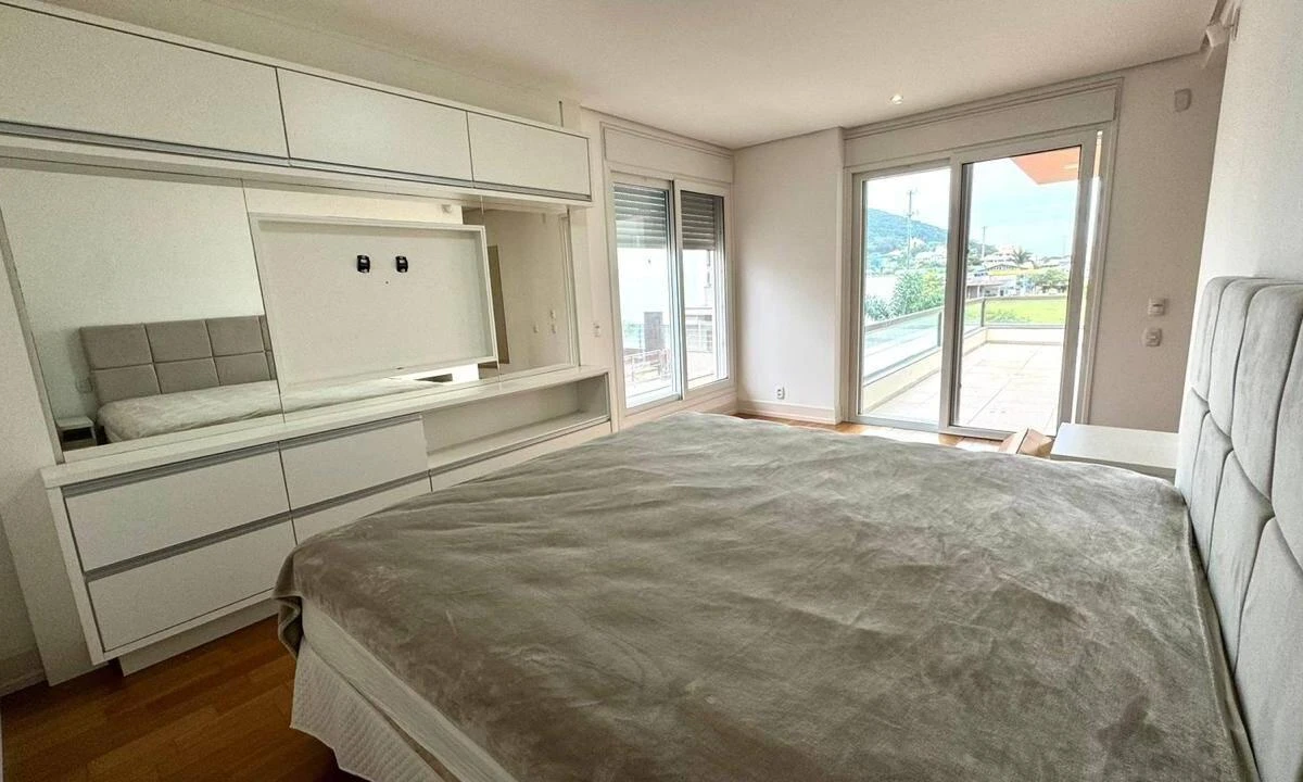 Casa de 455 m² con espacio de home office y vestidor — photo 3