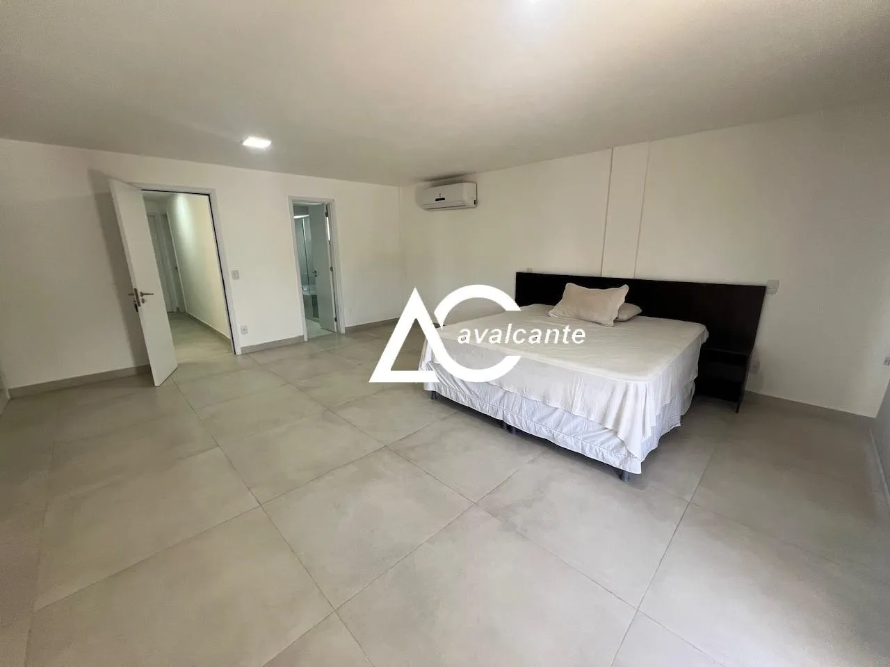 Unfurnished house with 5 bedrooms and 5 bathrooms — photo 30