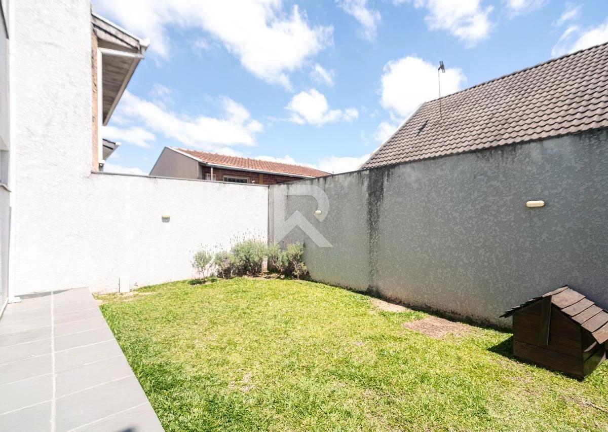 Casa con ventanales de piso a techo en Curitiba — photo 24