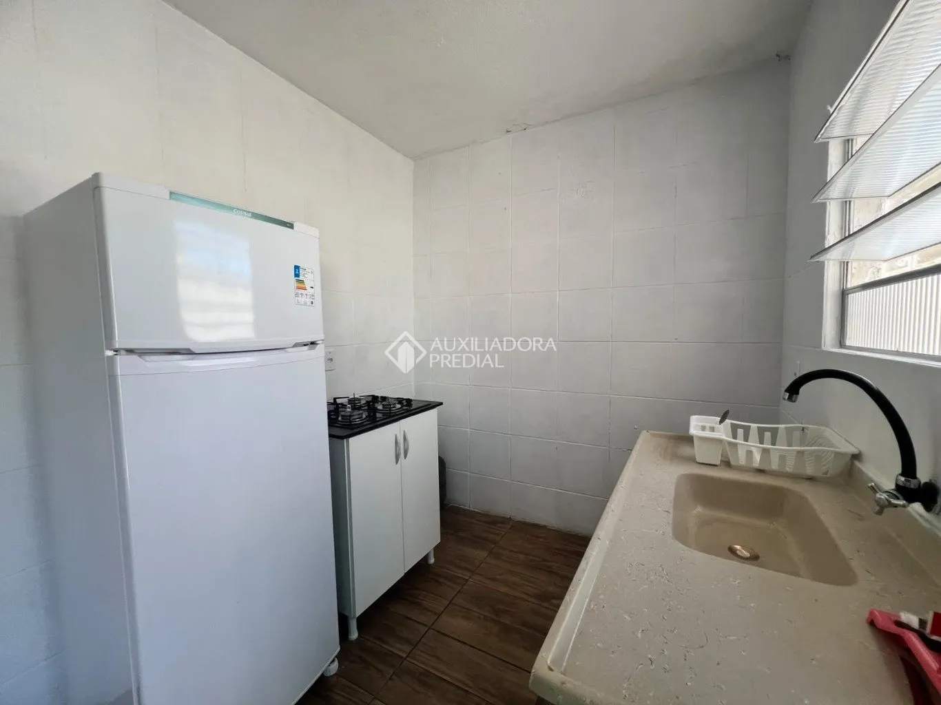 24 m² furnished studio with a compact gas kitchen — photo 6