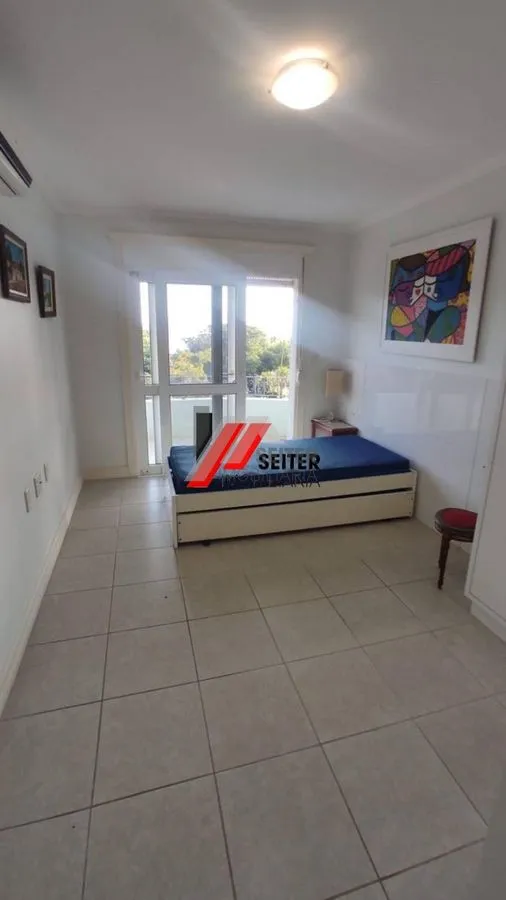 Rental house with 5 bedrooms and an open-plan kitchen — photo 66