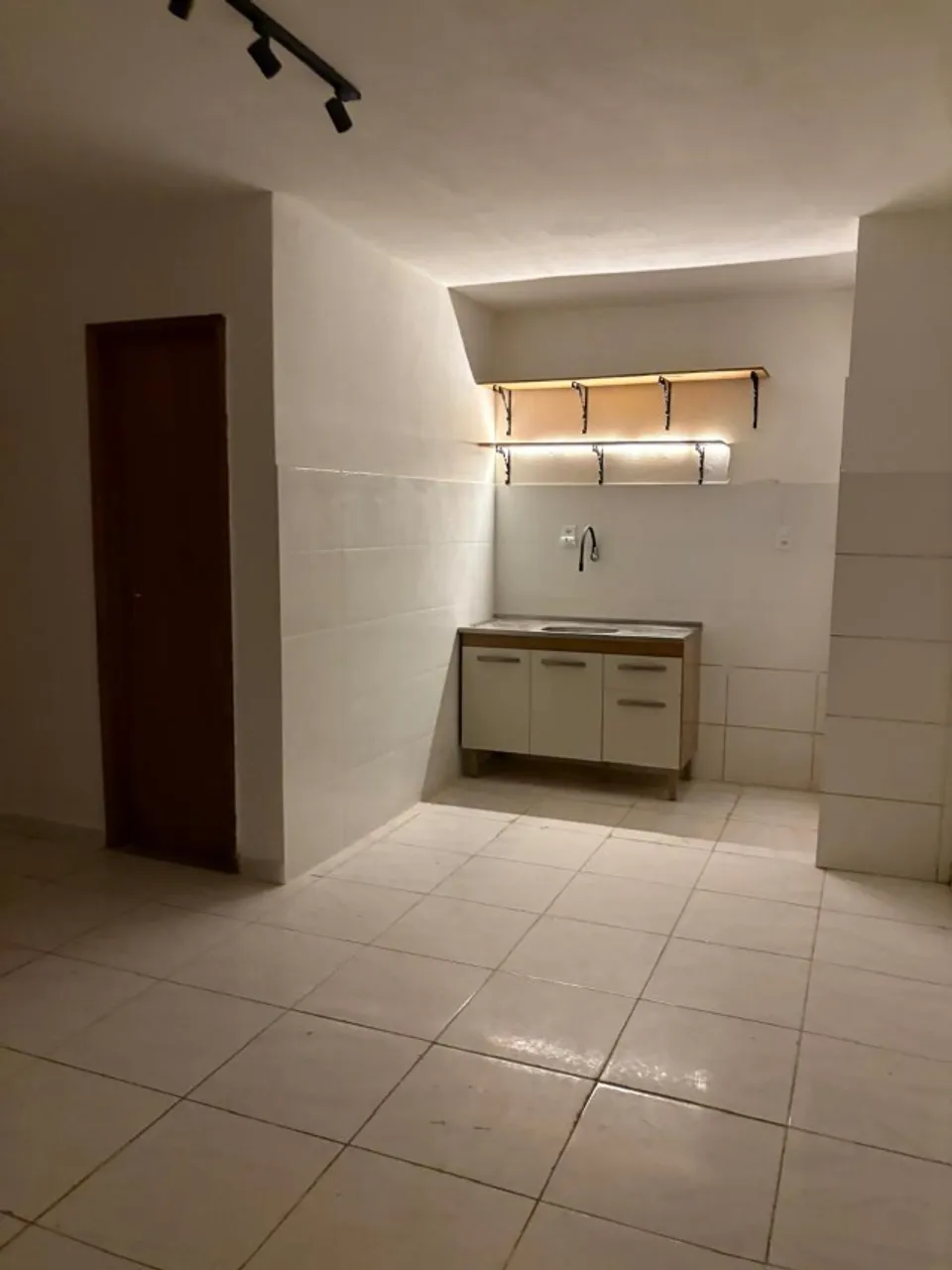 1-bedroom apartment with air conditioning and glass shower — photo 4