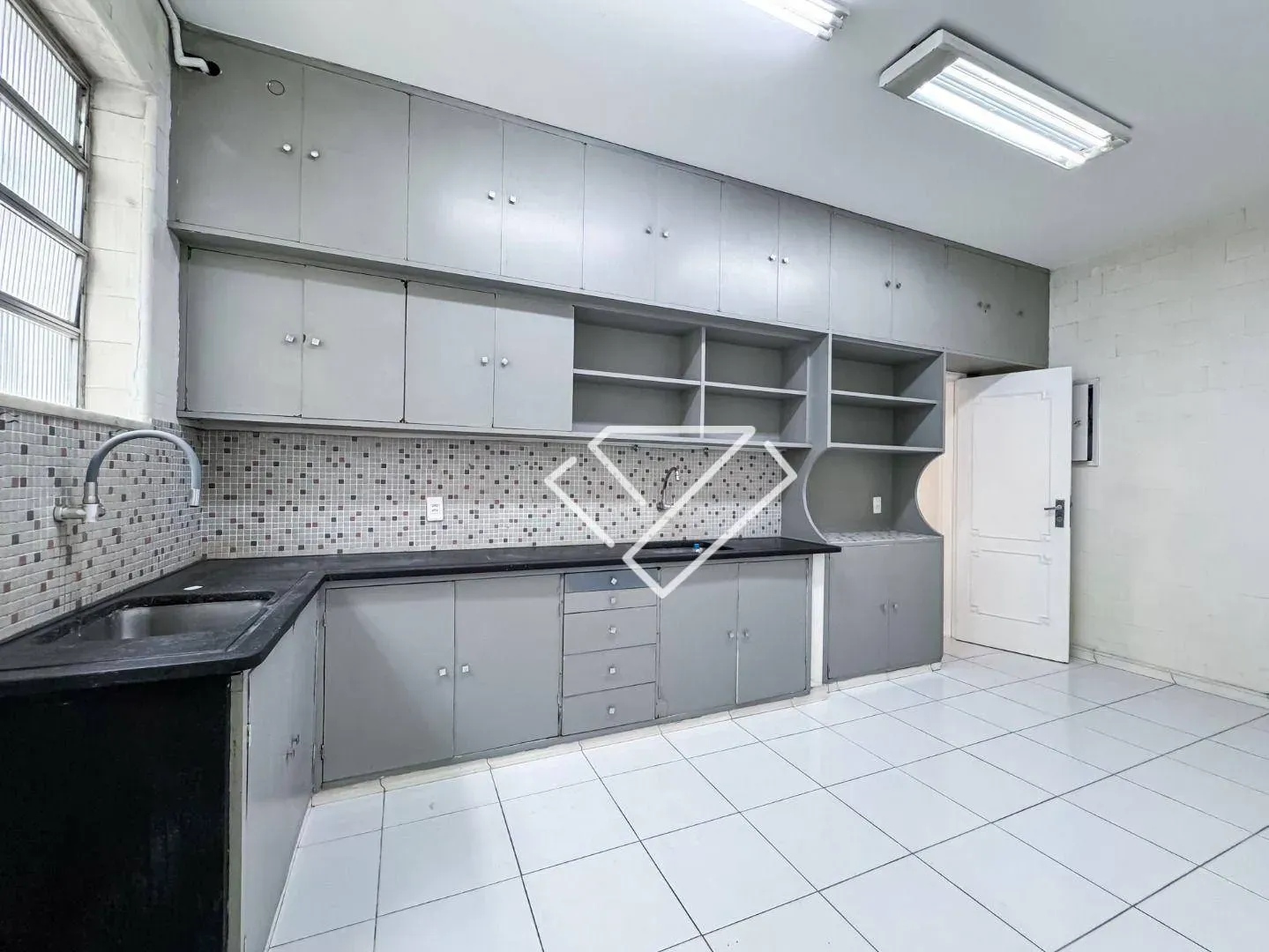 Home office in a 3-bedroom apartment, 189 m² — photo 8
