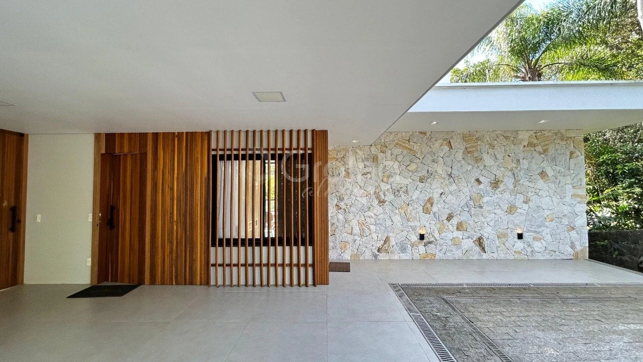Furnished house, 158 m², with floor-to-ceiling windows — photo 20