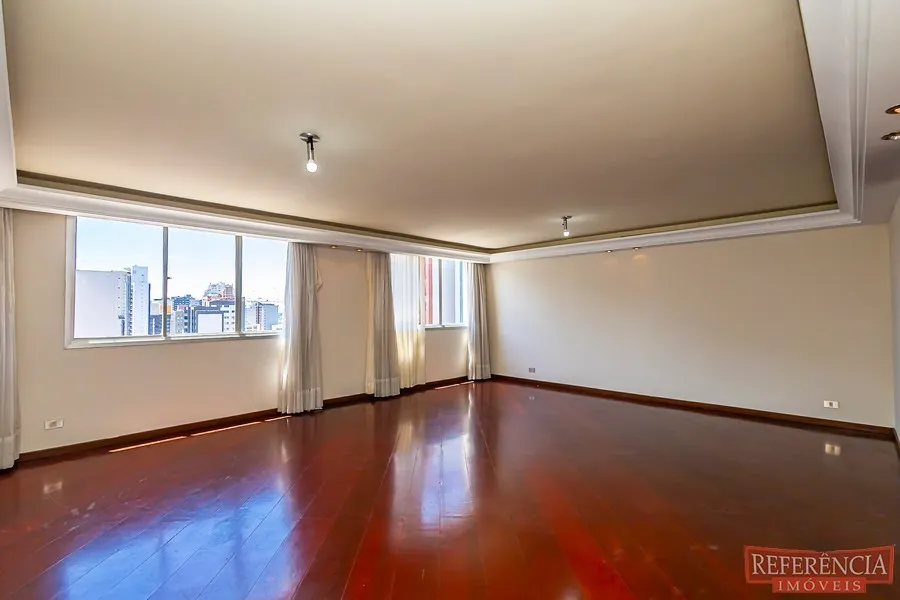3-bedroom apartment with a home office space