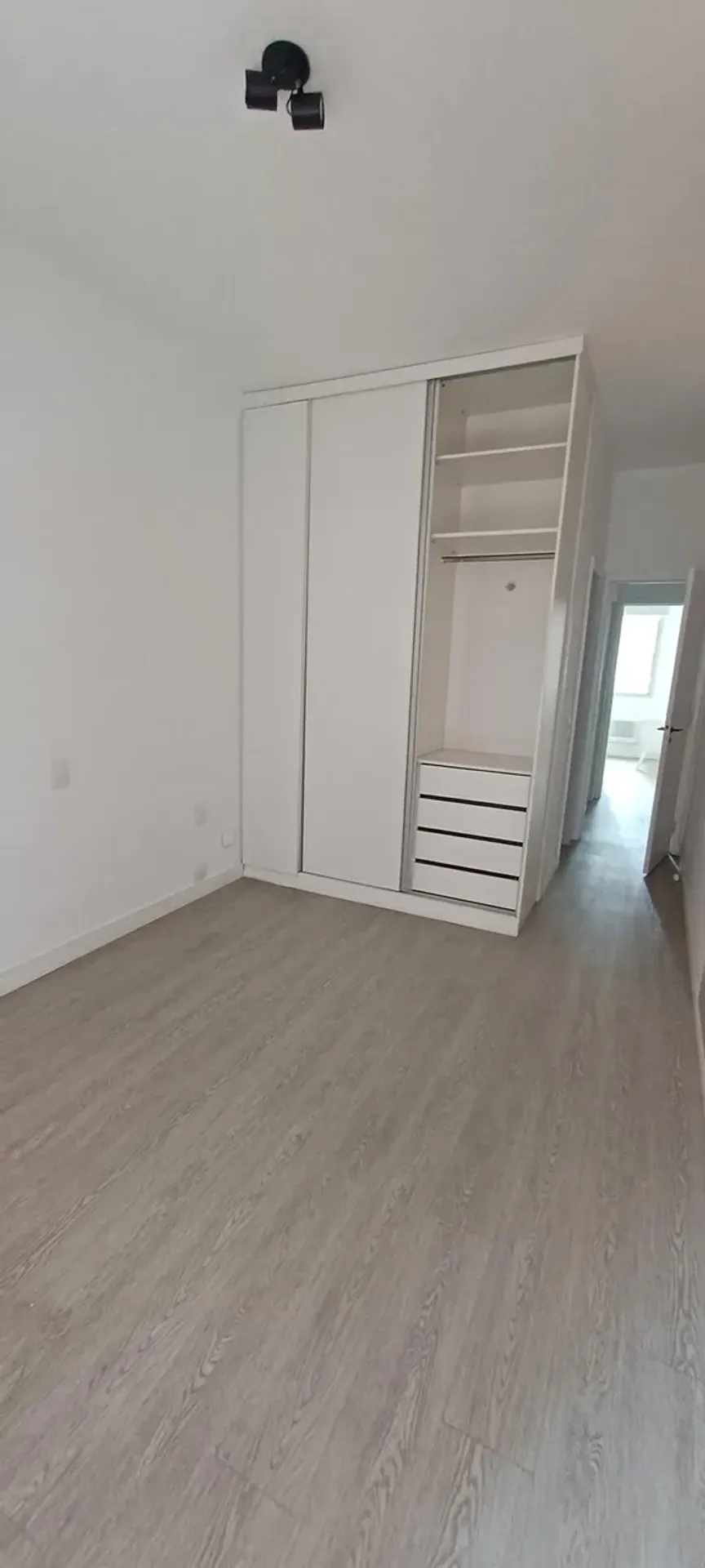 Apartment, 92 m², with a glass-enclosed balcony — photo 3