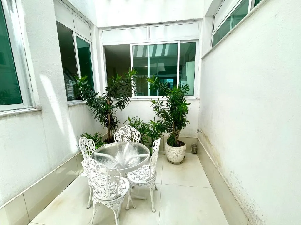 Furnished penthouse with 5 bedrooms and 1147 m² — photo 21