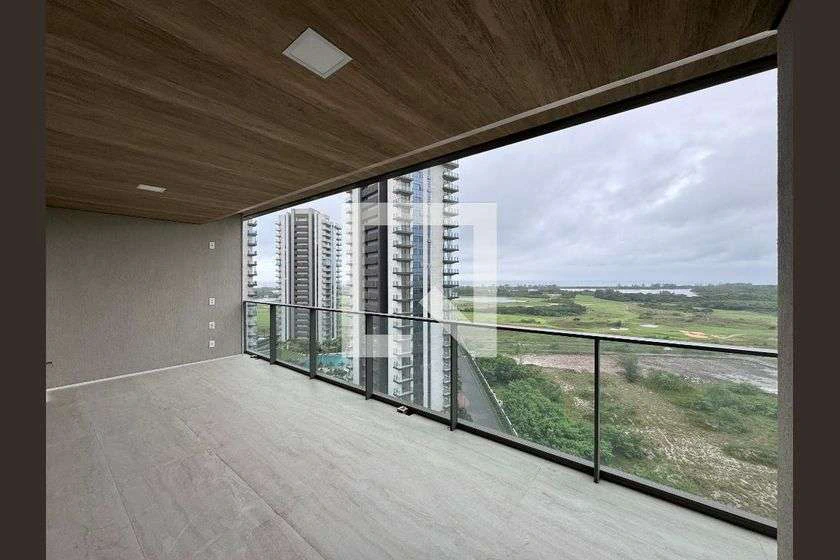 Apartment with 4 en-suite bedrooms and floor-to-ceiling windows — photo 7