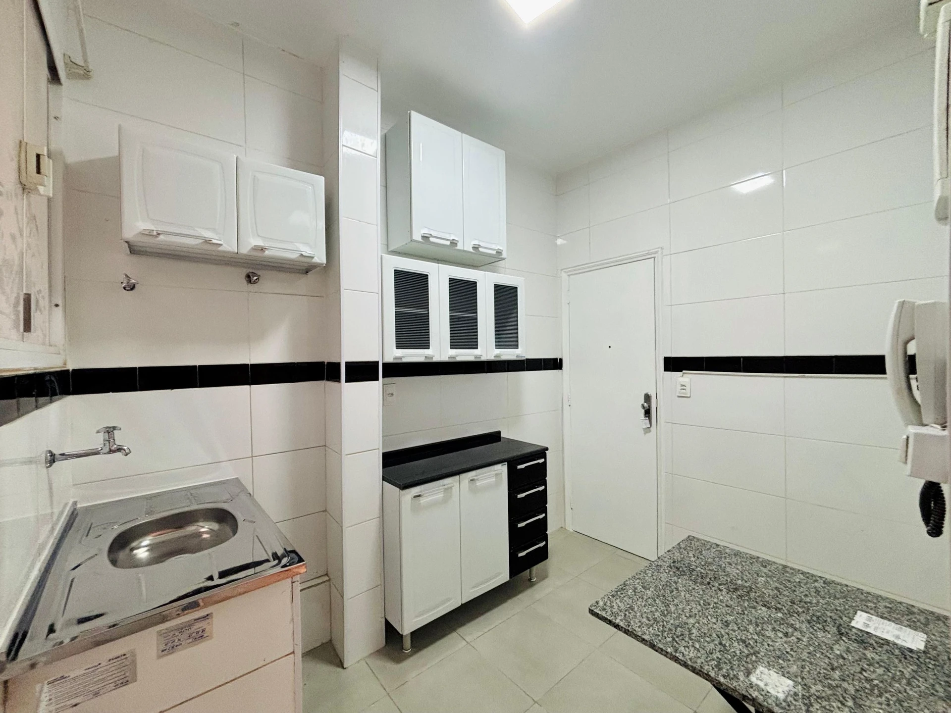 Bathtub in a 3-bedroom apartment, 84 m² — photo 2