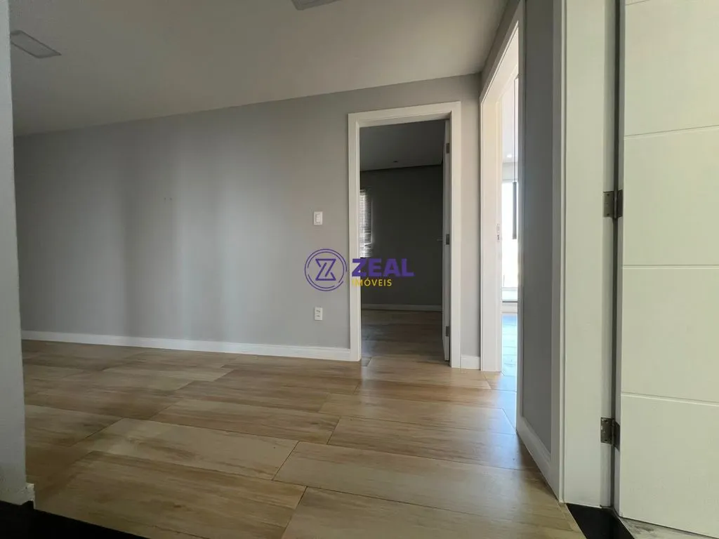 Casa de 280 m² com janelas do piso ao teto e varanda gourmet — photo 19