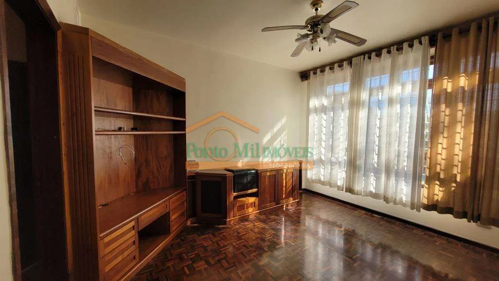 House with 3 bedrooms, 330 m² and 2 parking spaces — photo 4