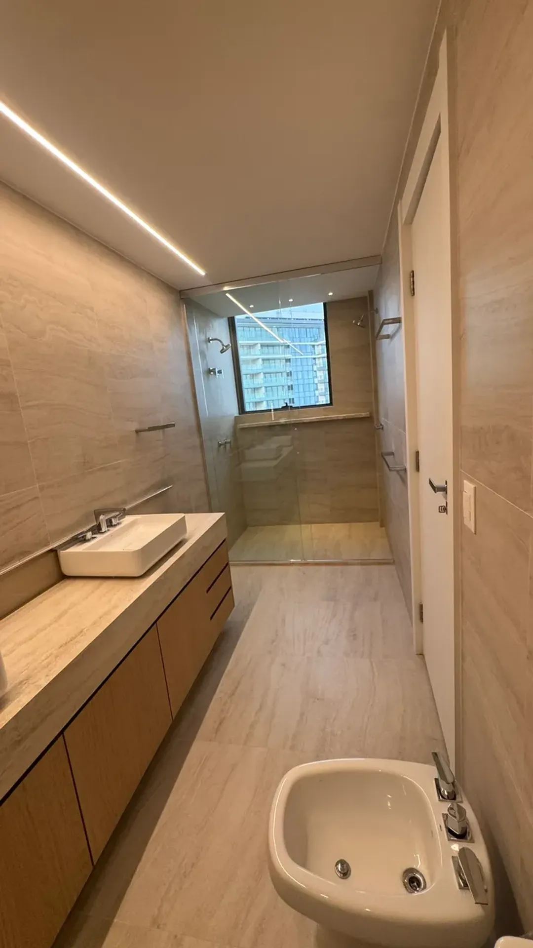 Apartment with 4 bedrooms, 5 bathrooms and enclosed balcony — photo 16