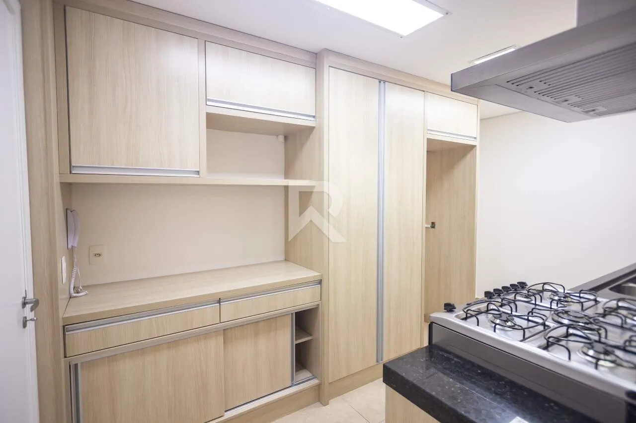 Apartment with open-plan kitchen and 4 bedrooms — photo 11
