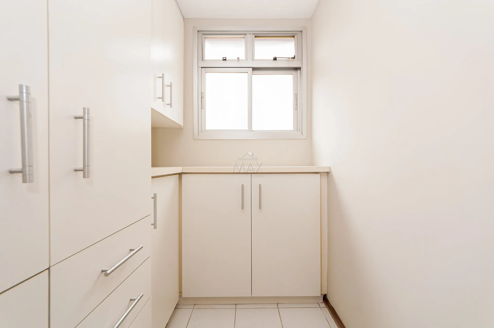 Furnished apartment, 89 m², with a glass-enclosed balcony — photo 33