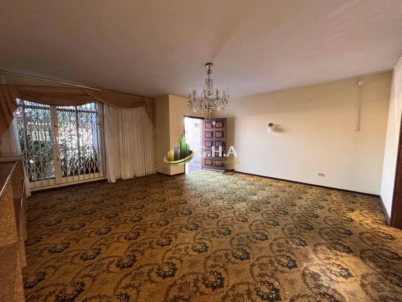 House, 368 m², with wood or laminate floors — photo 12