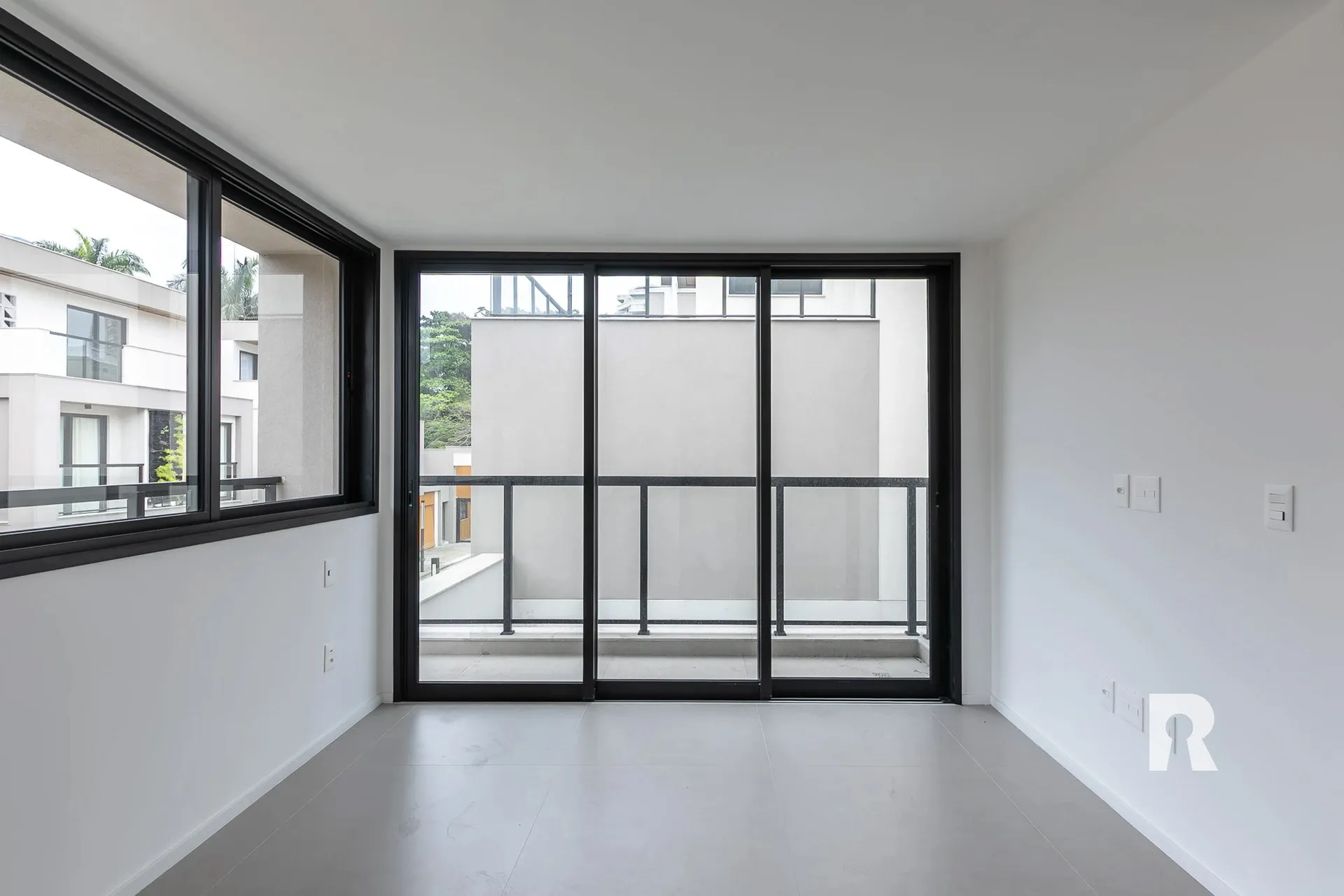 4-bedroom house, all with their own bathrooms, 337 m² — photo 12