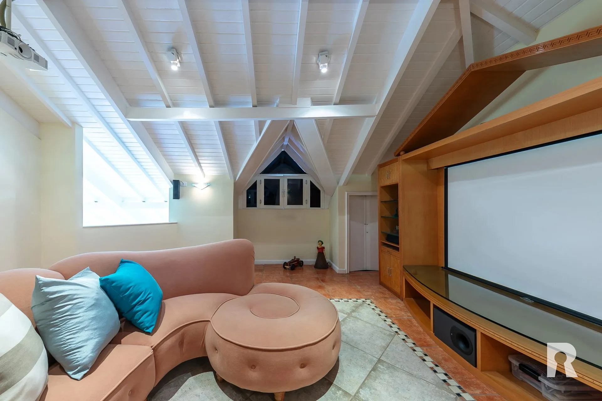 Furnished house with 4 bedrooms and a gas kitchen — photo 30