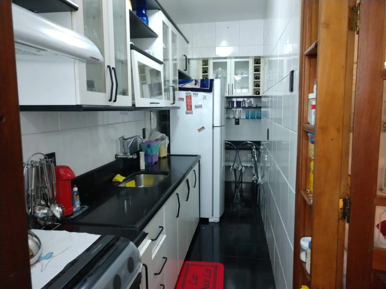 2-bedroom apartment in a building with a gym — photo 6